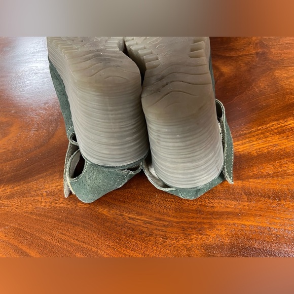 Fly London Yala' Perforated Leather Sandals - Picture 9 of 12